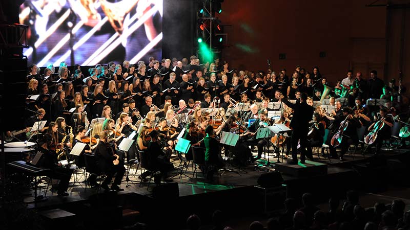 Das PLAY Orchester 2015 in der Raiffeisen Sportarena Grieskirchen