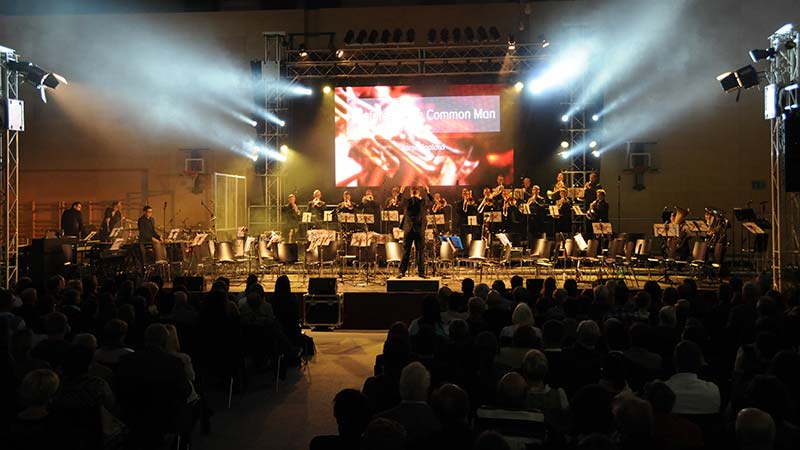 Das PLAY Orchester 2015 in der Raiffeisen Sportarena Grieskirchen